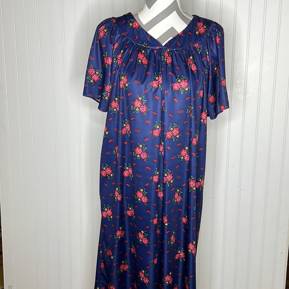 Vintage Granny Gown Size Small/Medium